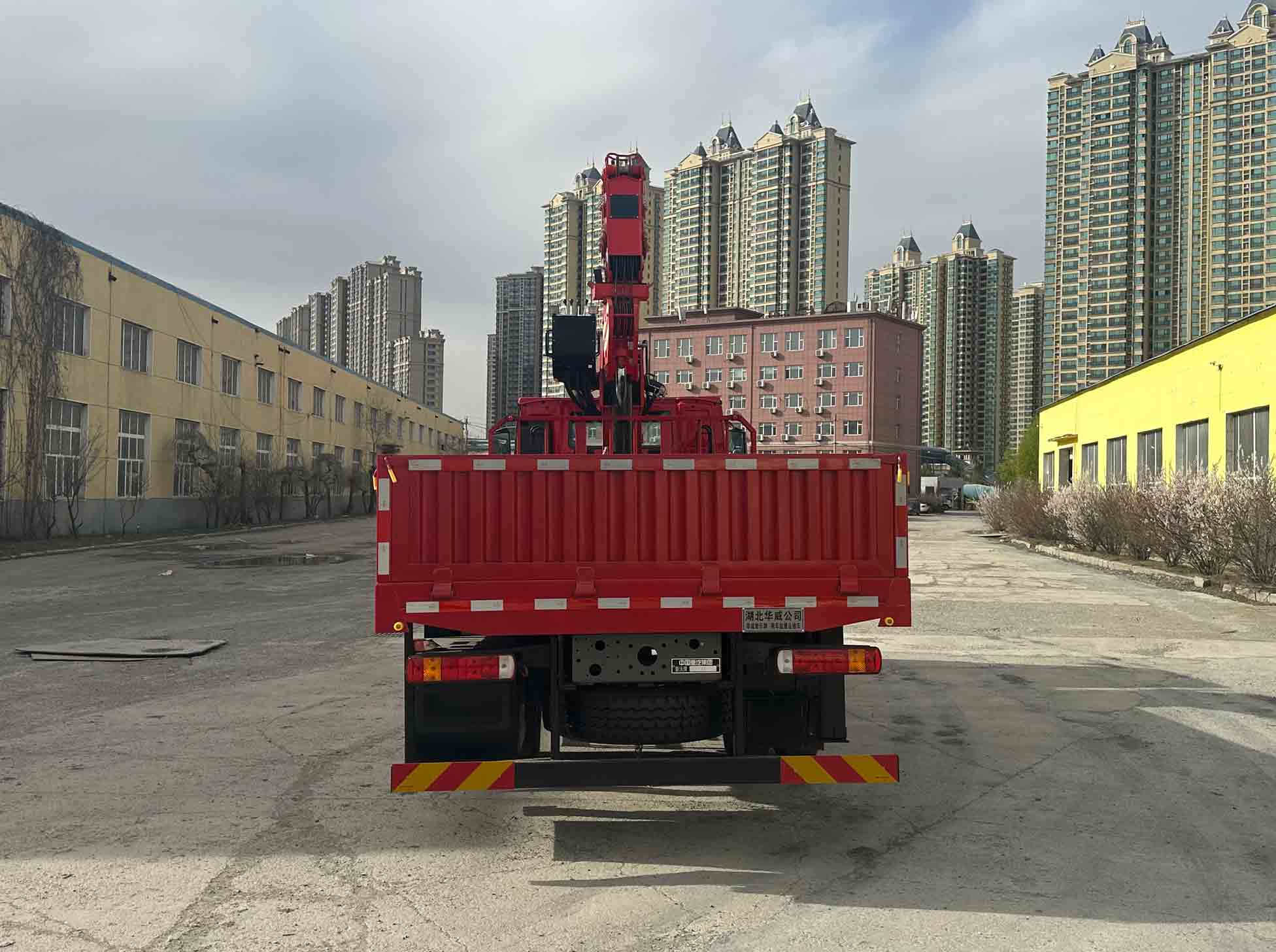 華威馳樂牌SGZ5180JSQZZ6T5隨車起重運輸車公告圖片