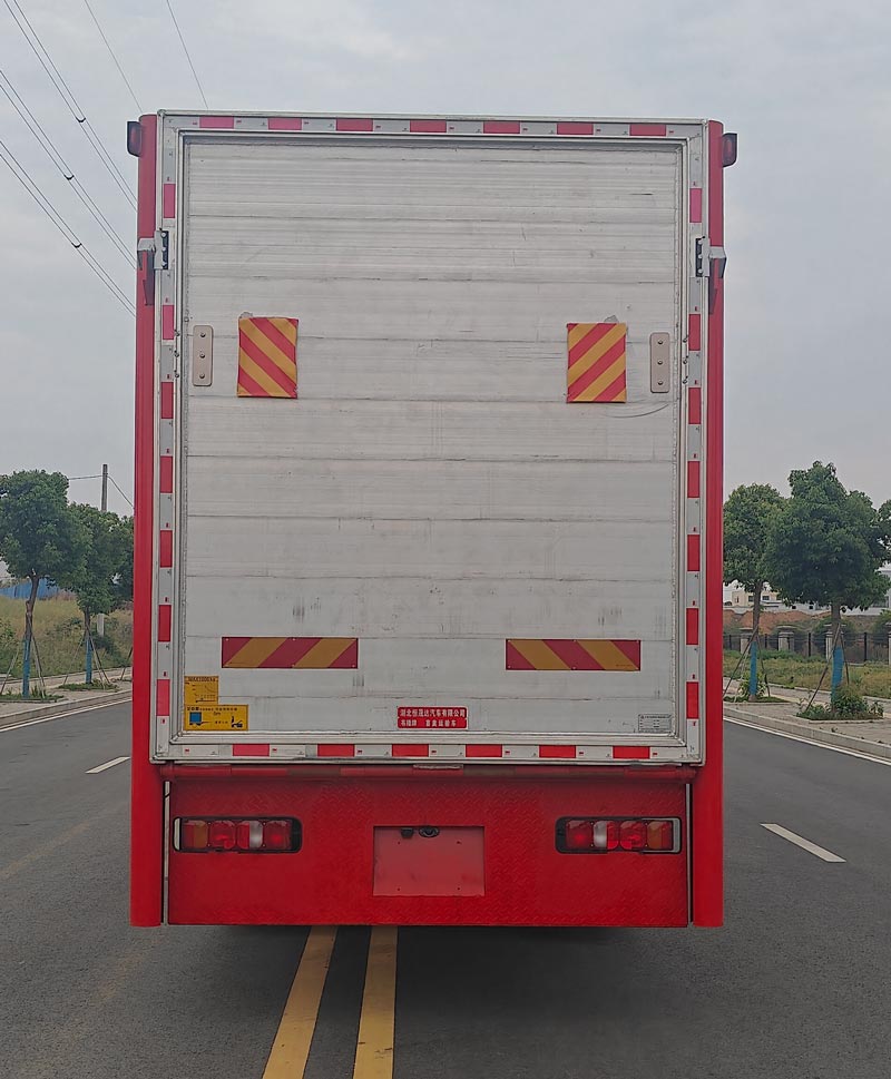 布隆牌LLL5317CCQZZ6畜禽運(yùn)輸車(chē)公告圖片