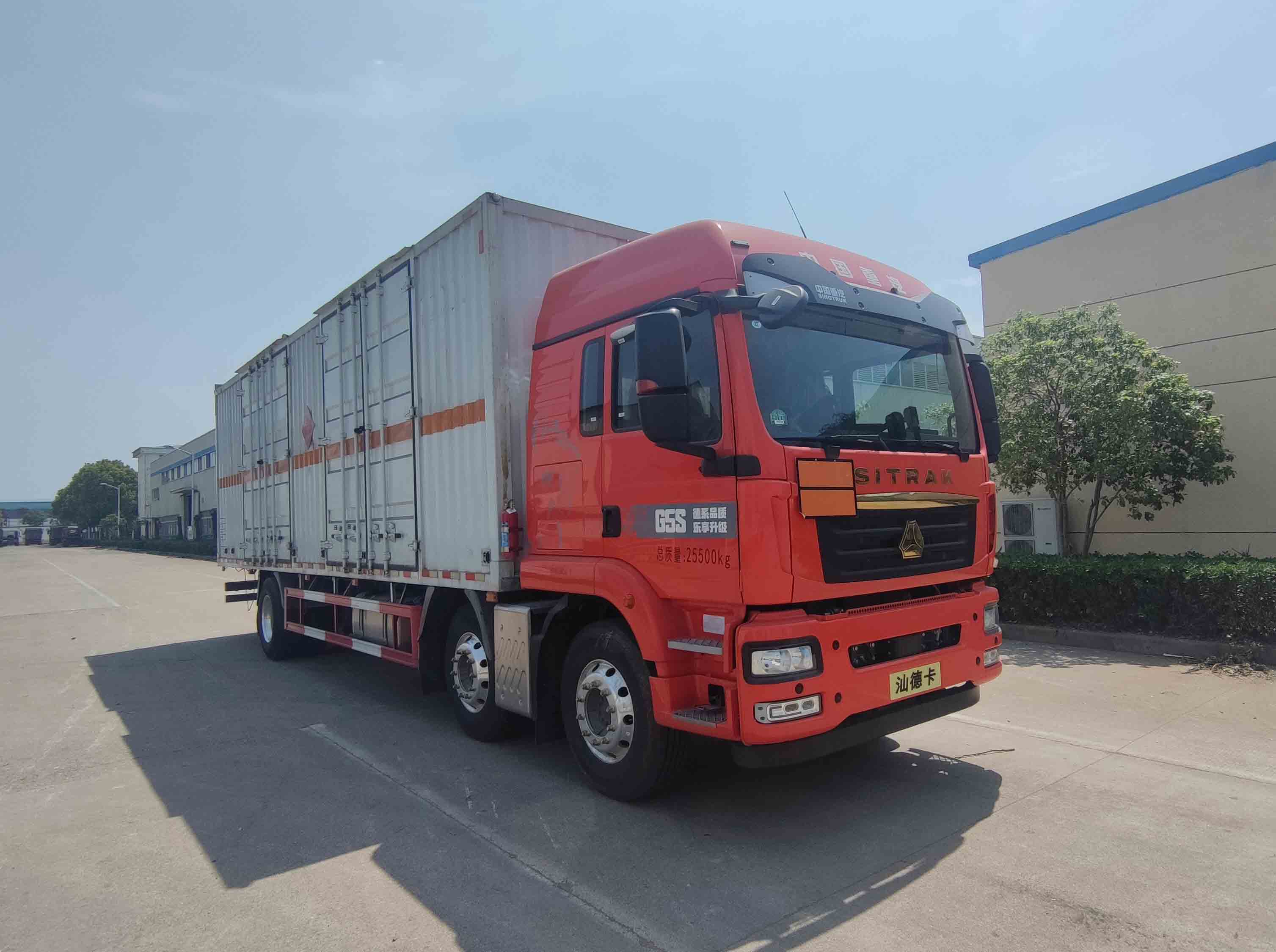 華威馳樂(lè)牌SGZ5260XRQZZ6C5易燃?xì)怏w廂式運(yùn)輸車公告圖片