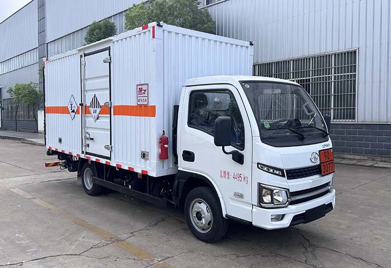CLQ5040XZW6S型雜項(xiàng)危險(xiǎn)物品廂式運(yùn)輸車圖片