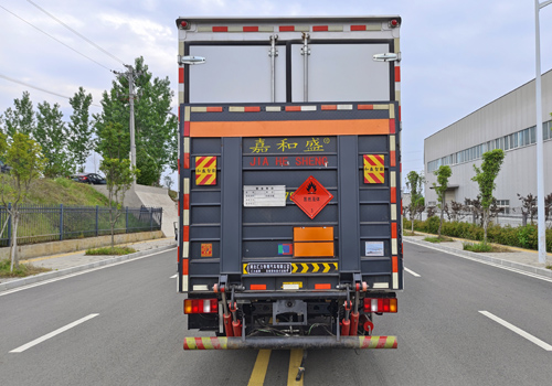 匯力威牌VVV5047XRYZZ6易燃液體廂式運(yùn)輸車公告圖片