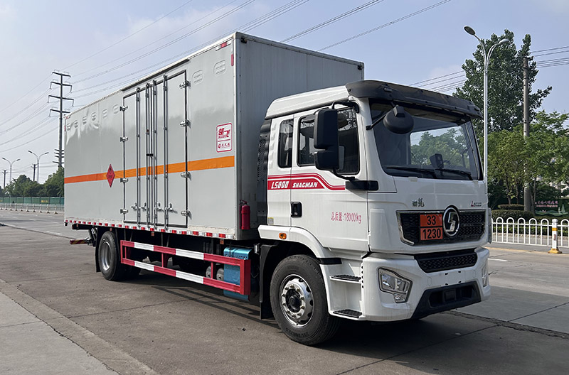 楚飛牌CLQ5180XRY6SX易燃液體廂式運(yùn)輸車公告圖片