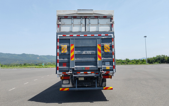 陜汽牌SX5187XYKVF721BEVQ1純電動翼開啟廂式貨車公告圖片