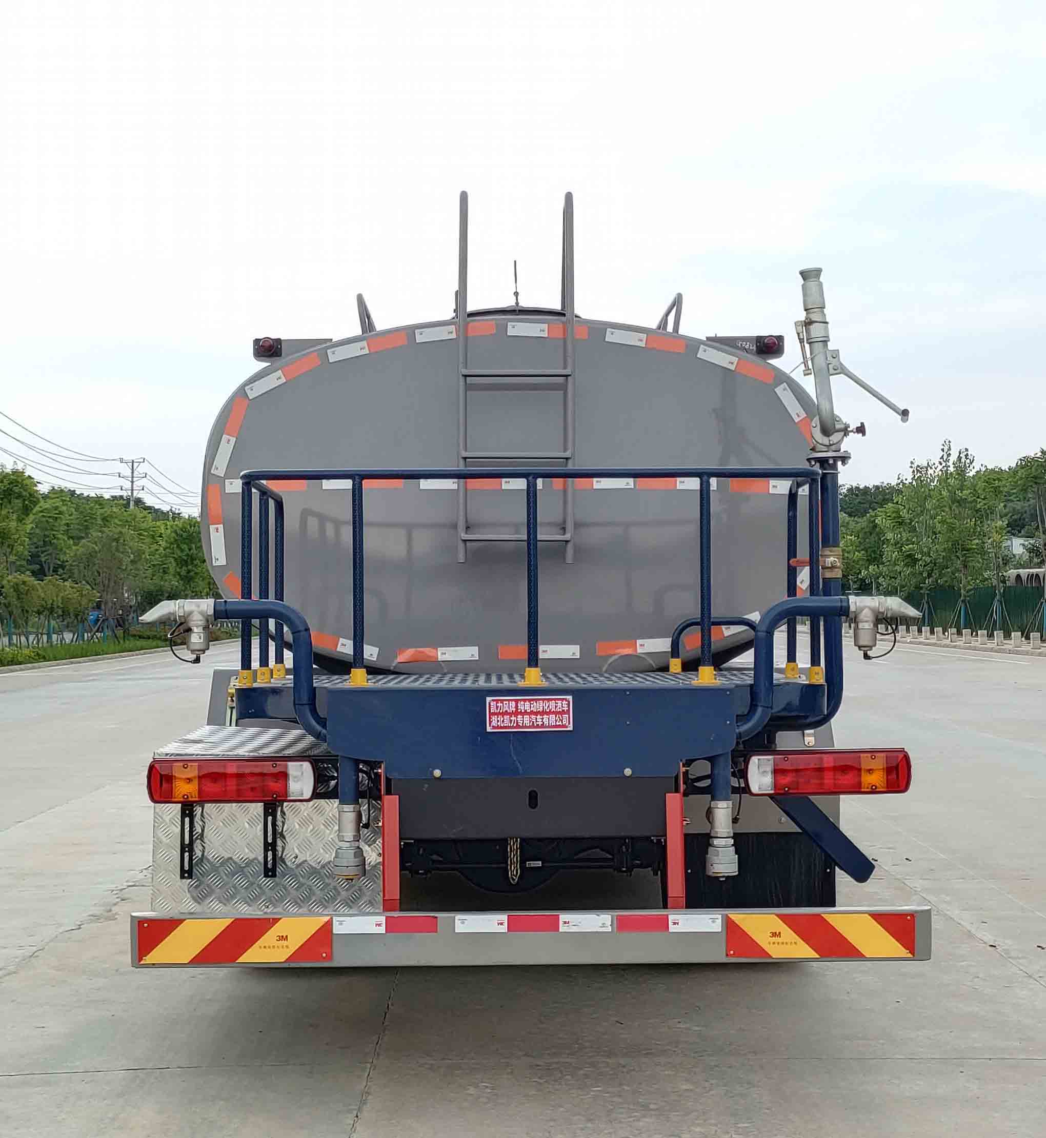 凱力風(fēng)牌KLF5180GPSBBEV純電動(dòng)綠化噴灑車公告圖片