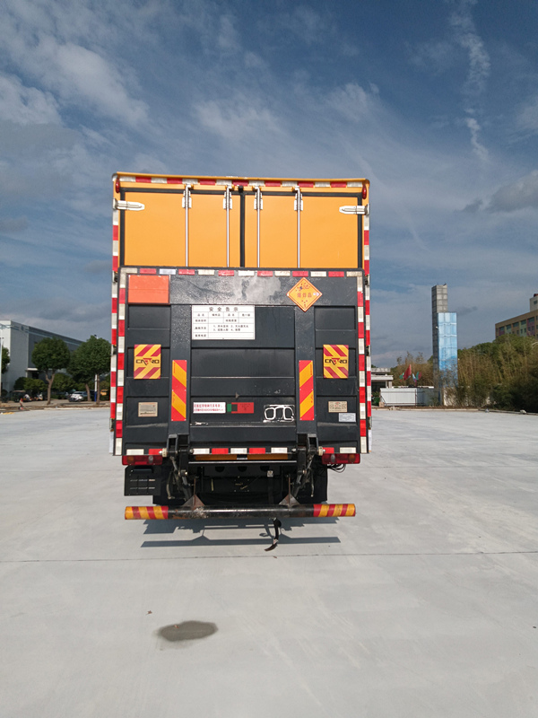 紅宇牌HYZ5183XQYDF爆破器材運輸車公告圖片