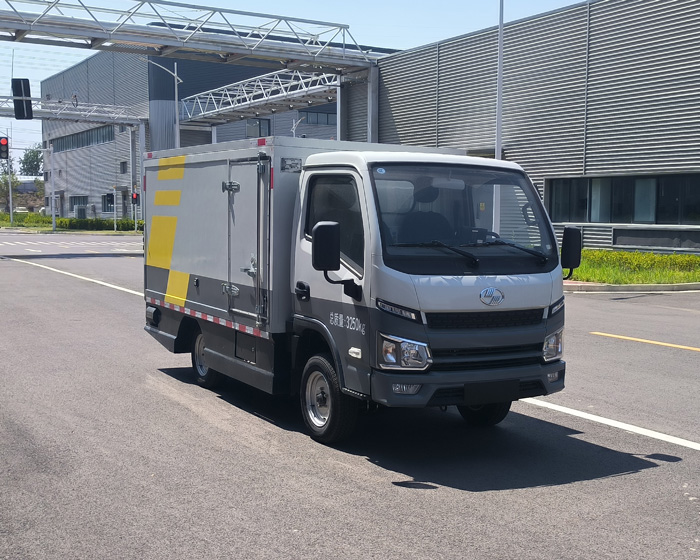 中植汽車牌CDL5030XTYDTBEV純電動(dòng)密閉式桶裝垃圾車