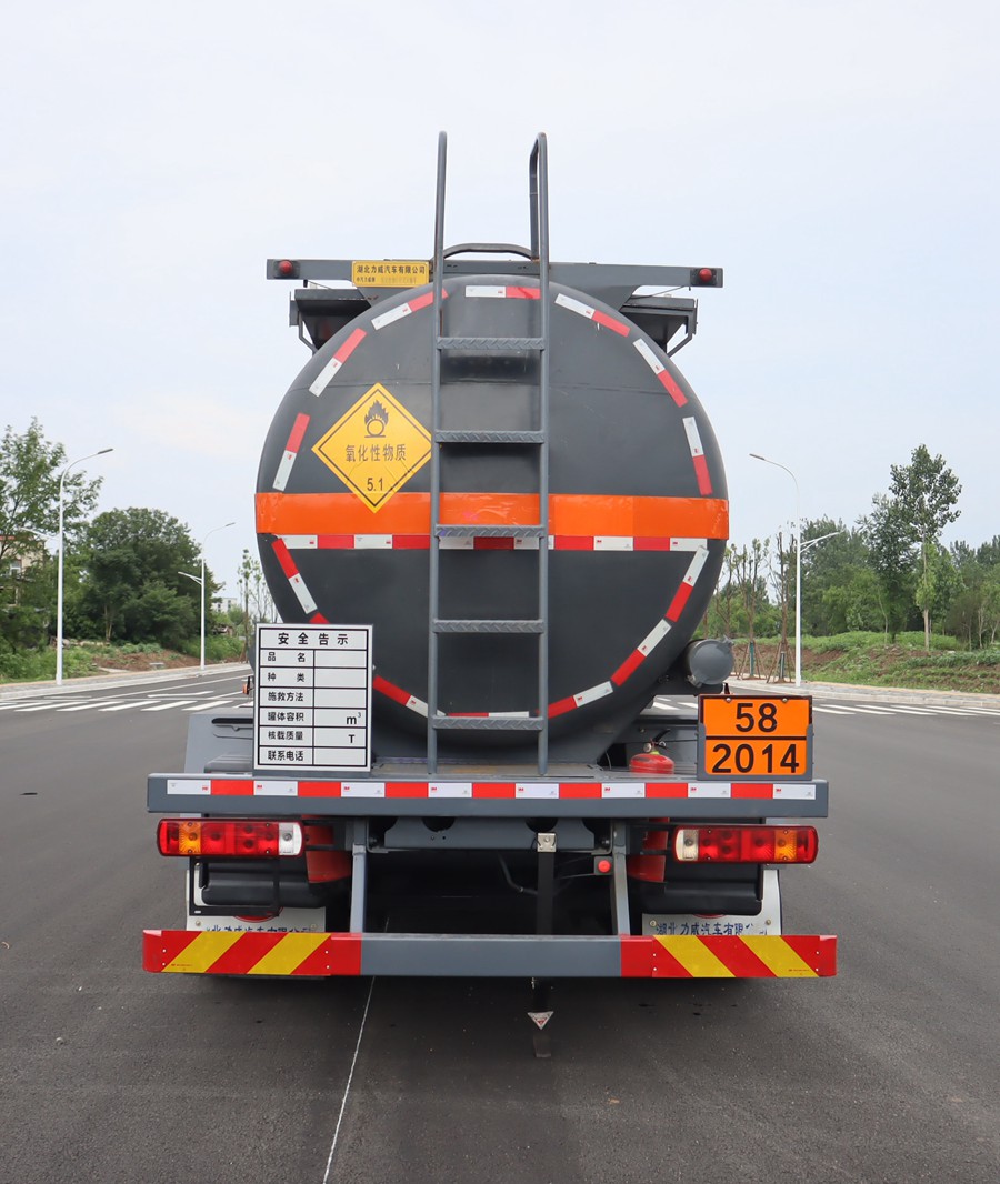 中汽力威牌HLW5261GYWCA6氧化性物品罐式運輸車公告圖片