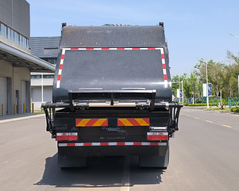 賽沃牌SAV5183ZYSDFBEV純電動(dòng)壓縮式垃圾車(chē)公告圖片