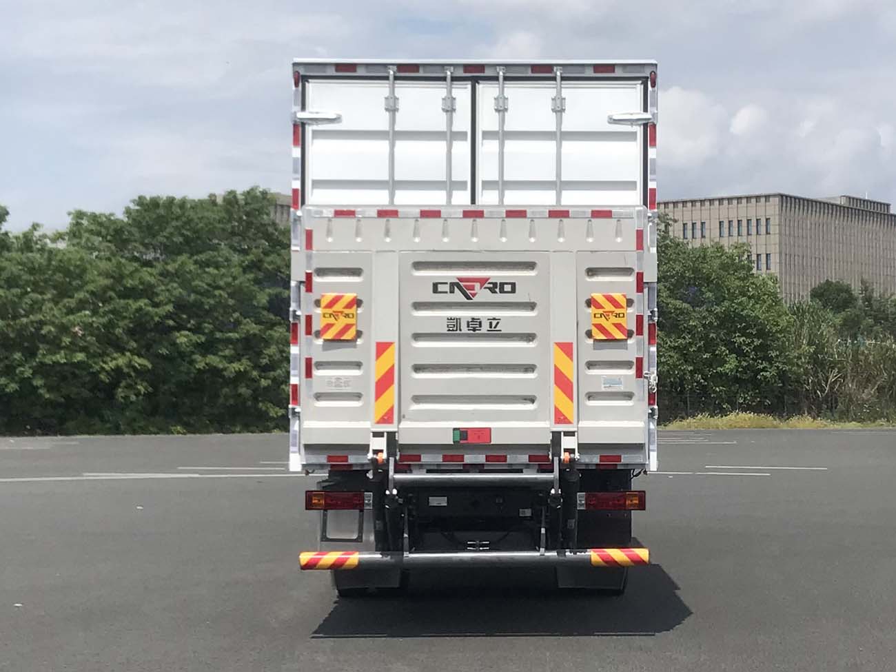 陜汽牌SX5187XXYMF721BEVQ1純電動廂式貨車公告圖片