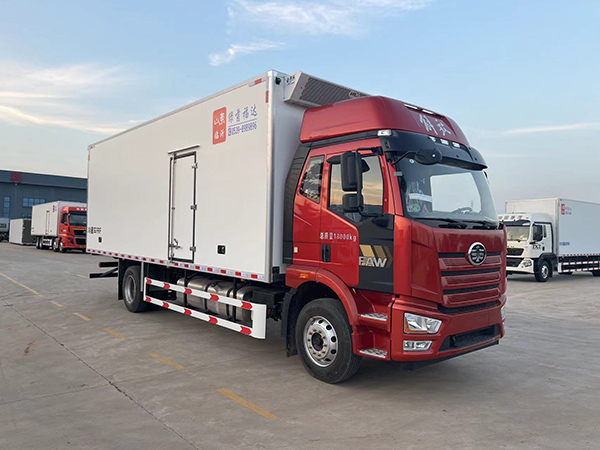 綠茵福達(dá)牌LFD5181XLCCA6冷藏車(chē)公告圖片