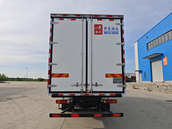 綠茵福達(dá)牌LFD5181XLCCA6冷藏車(chē)公告圖片
