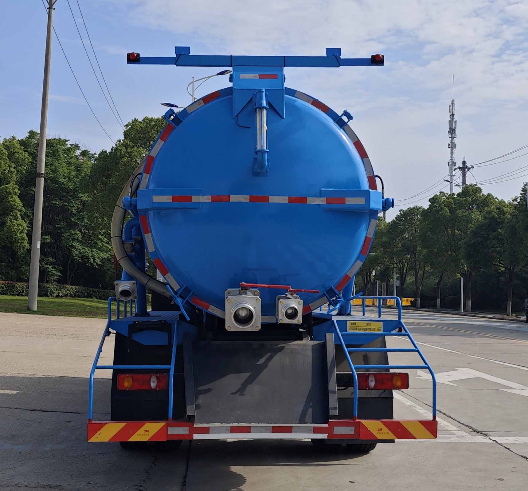 乘威牌LRT5180GXWDF6吸污車公告圖片