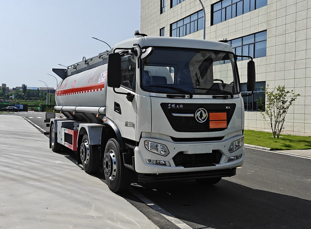 中汽力威牌HLW5261GRYDF6易燃液體罐式運(yùn)輸車公告圖片