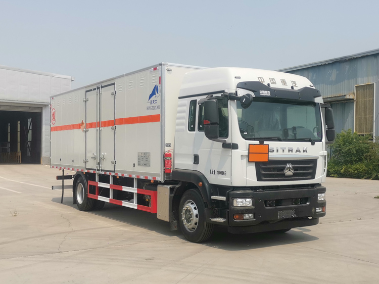 鴻天牛牌HTN5181XQY爆破器材運(yùn)輸車