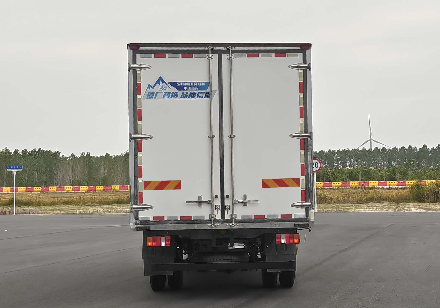 豪沃牌ZZ5137XLCK3615Z1BEVG5純電動(dòng)冷藏車公告圖片