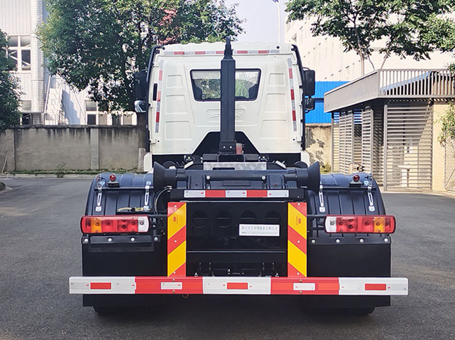 鑫馳牌XQY5180ZXXBEV純電動車廂可卸式垃圾車公告圖片