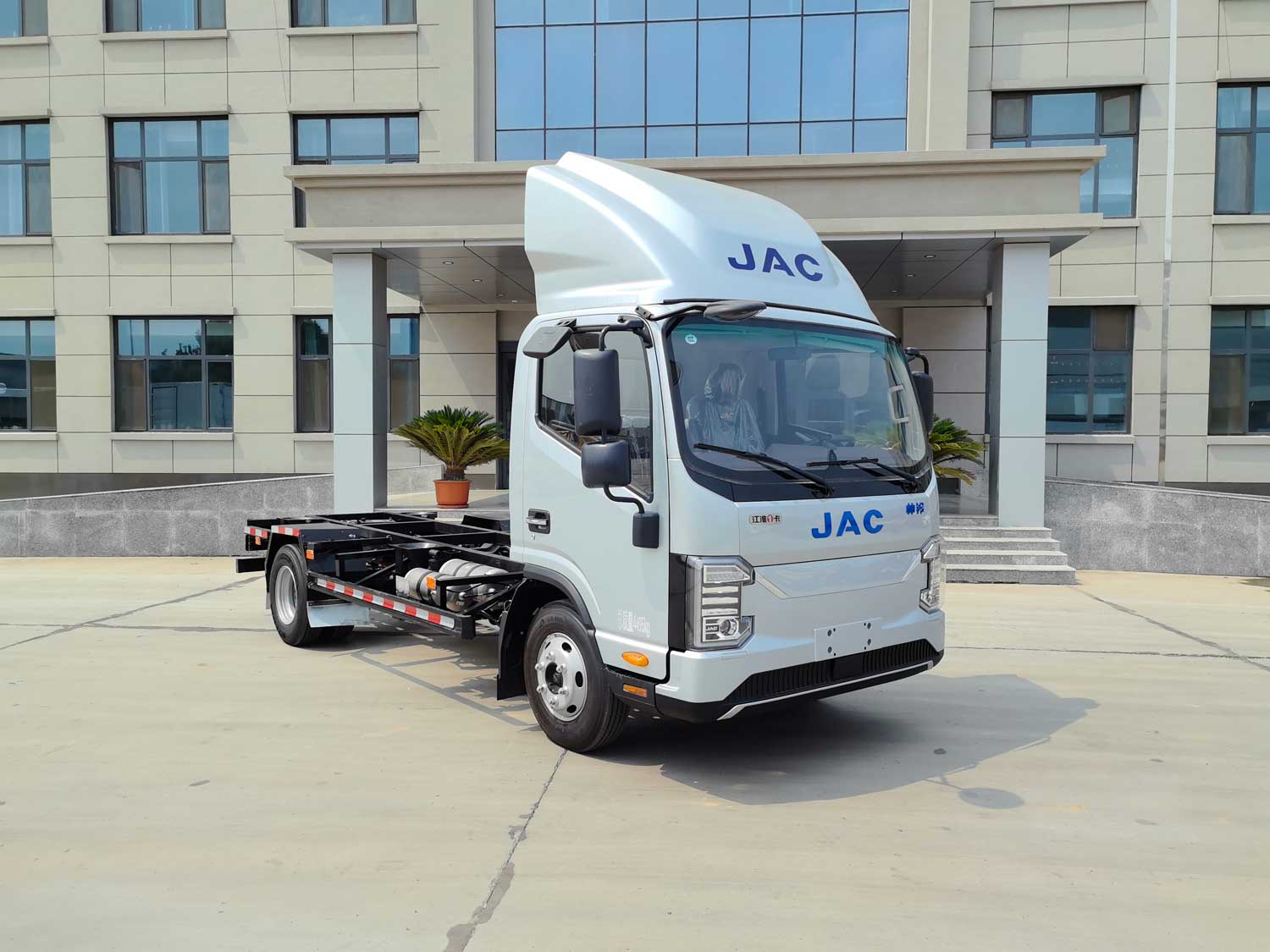 SJQ5040ZKXJHBEV型純電動(dòng)車(chē)廂可卸式汽車(chē)圖片