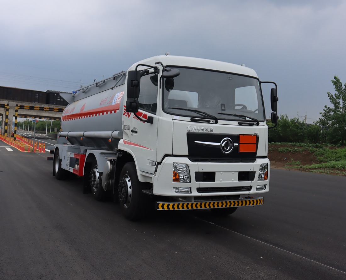 中汽力威牌HLW5263GRYDF6易燃液體罐式運輸車公告圖片