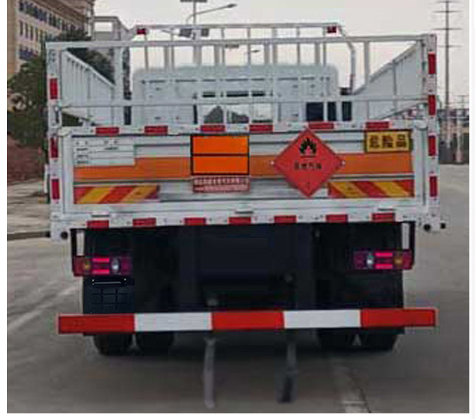 專威牌HTW5183TQPDFV6氣瓶運(yùn)輸車公告圖片