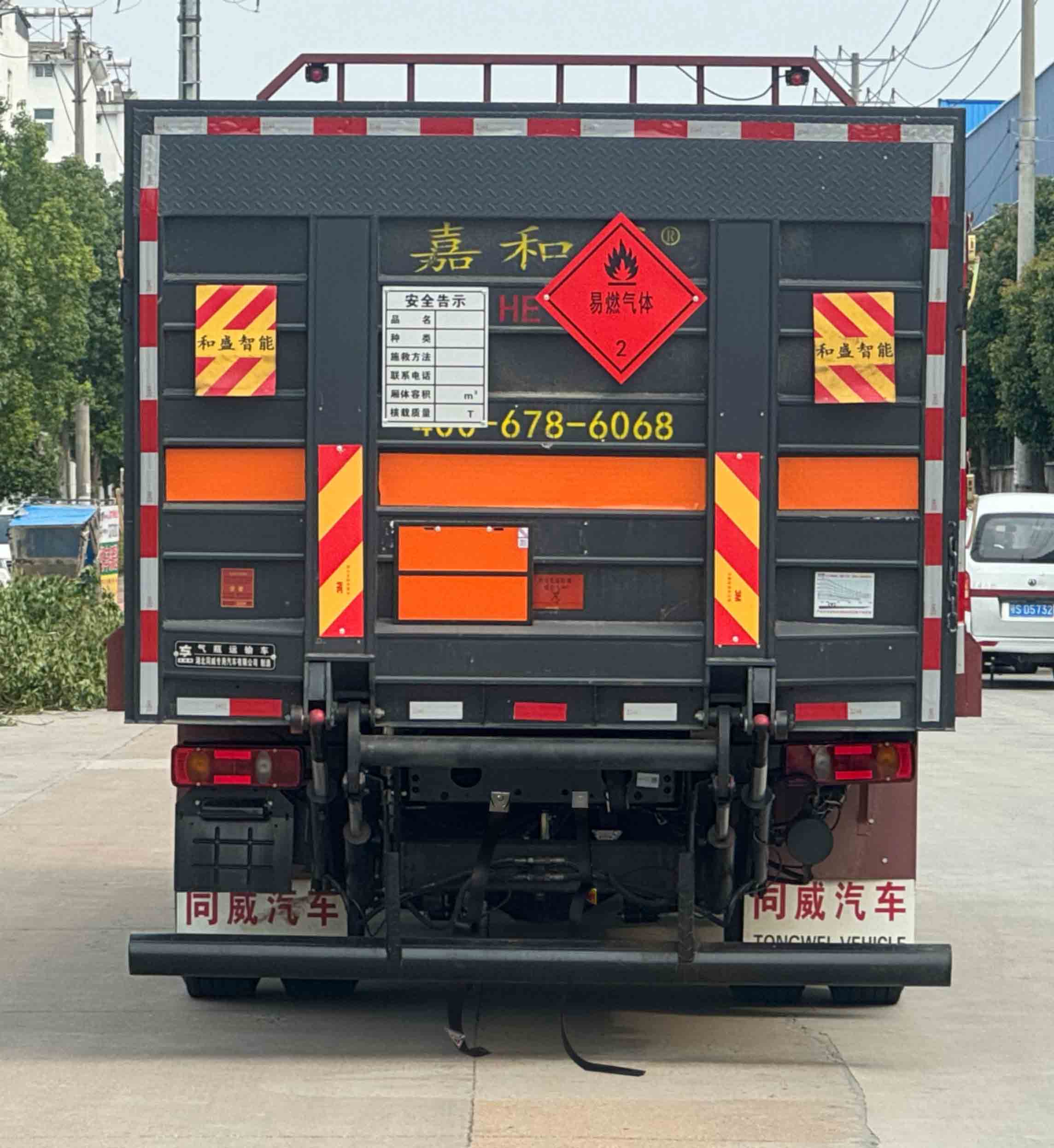 專威牌HTW5183TQPDFV6氣瓶運(yùn)輸車公告圖片