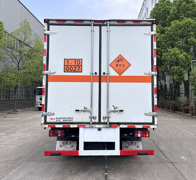 楚飛牌CLQ5127XQY6ZZ爆破器材運(yùn)輸車公告圖片