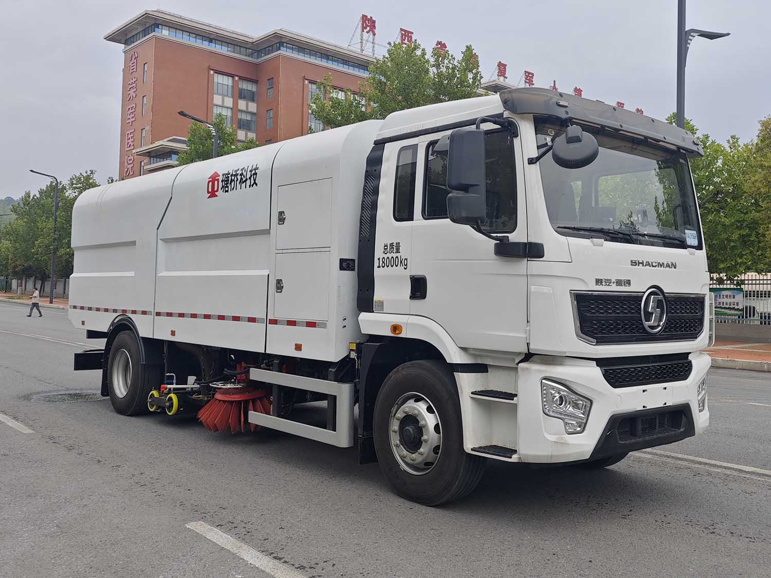 TQH5180TXSSXBEV型純電動(dòng)洗掃車(chē)圖片