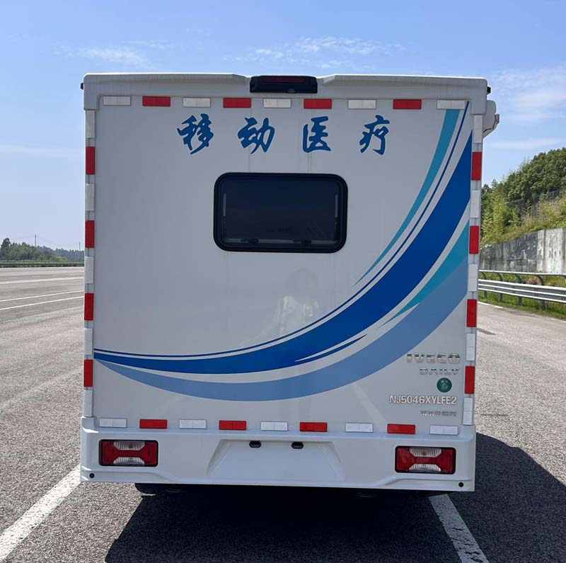依維柯牌NJ5046XYLFE2醫(yī)療車公告圖片