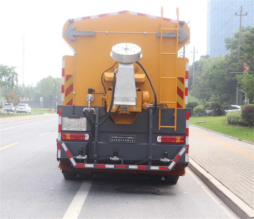 杭專牌HZZ5251TCX除雪車公告圖片