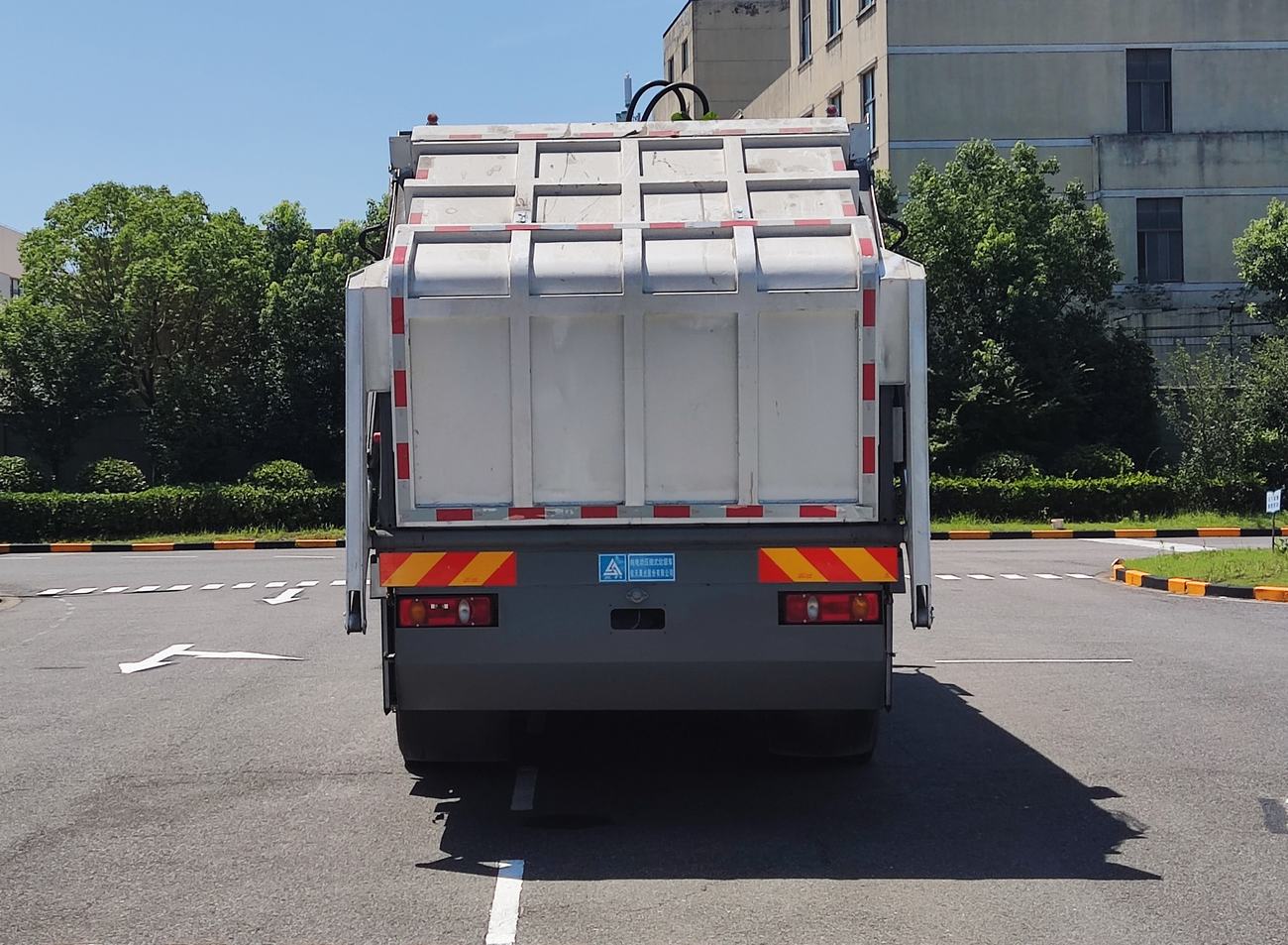 三力牌CGJ5182ZYSNLBEV純電動(dòng)壓縮式垃圾車公告圖片