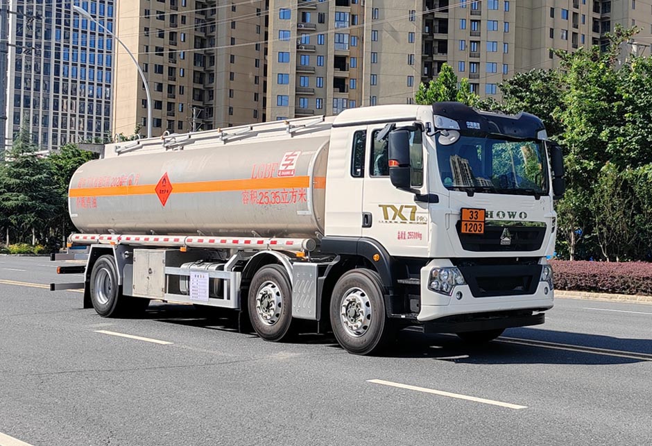 專威牌HTW5269GYYLZZ6Q鋁合金運(yùn)油車(chē)公告圖片