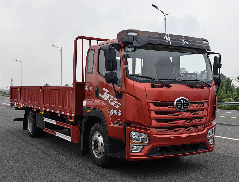 解放牌CA5120XLHP28K8L2E6A80教練車