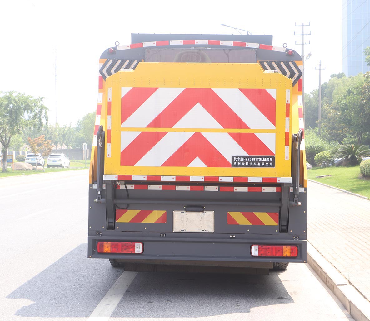 杭專牌HZZ5181TSL掃路車公告圖片