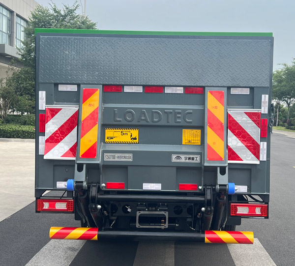 宇通牌YTZ5042XTYD0BEV純電動密閉式桶裝垃圾車公告圖片