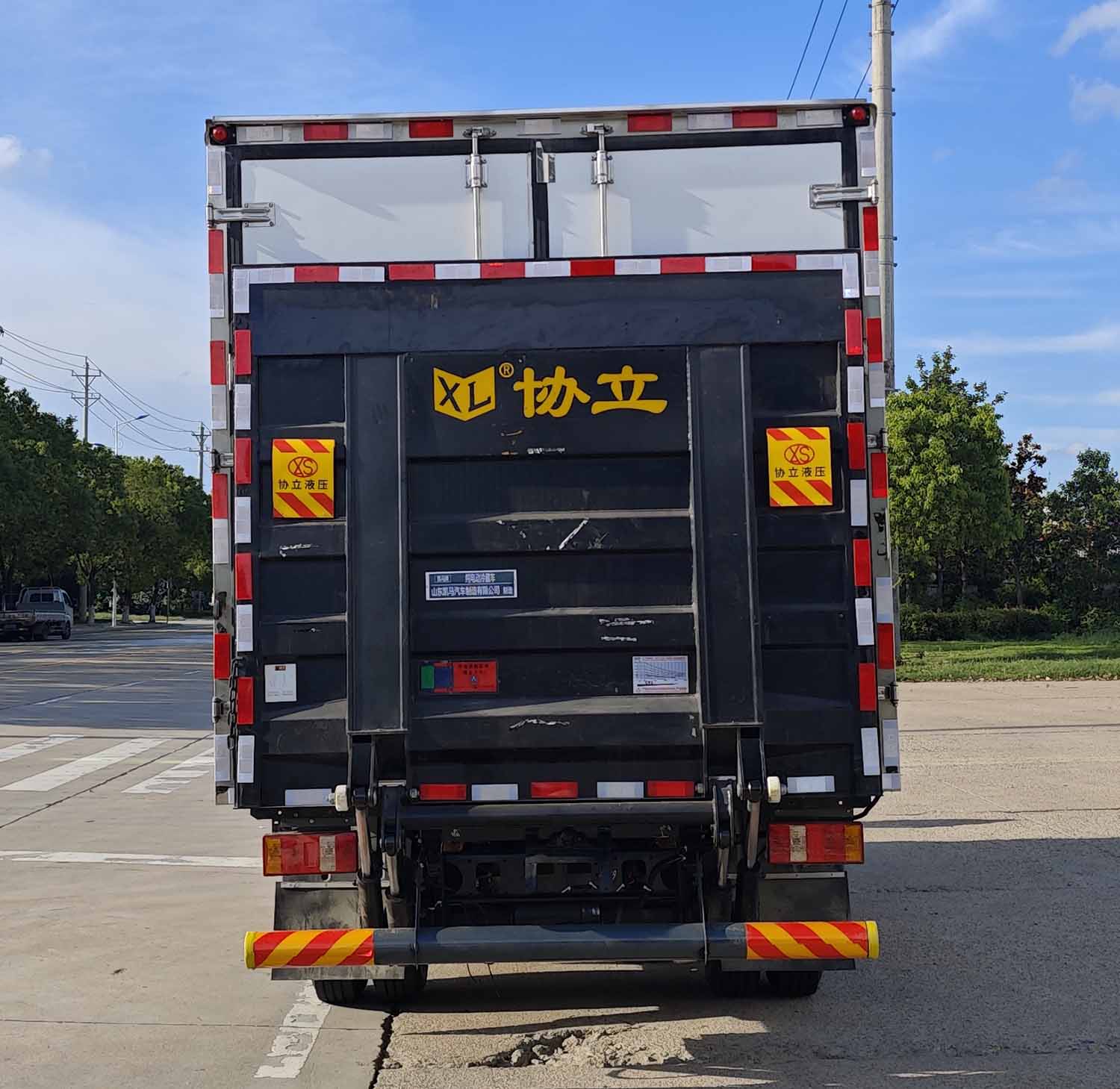 凱馬牌KMC5042XLCBEVE336M3純電動(dòng)冷藏車公告圖片