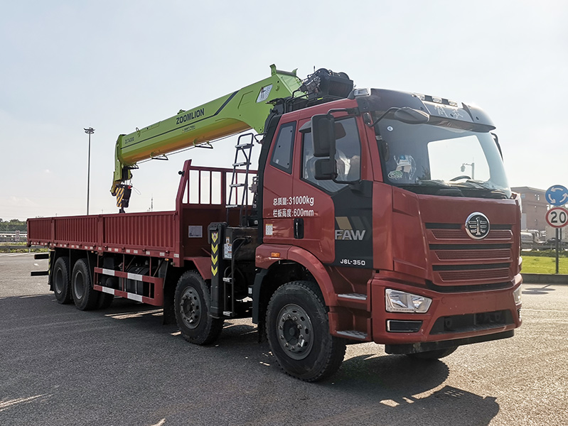 ZLM5310JSQCA型隨車(chē)起重運(yùn)輸車(chē)圖片