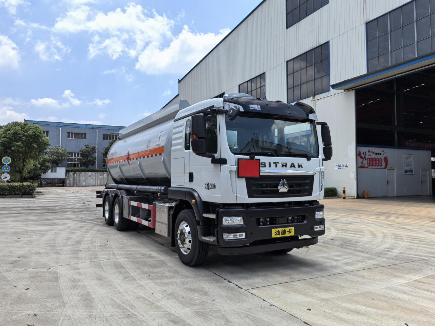 齊星牌QXC5266GRYZ6E易燃液體罐式運(yùn)輸車公告圖片