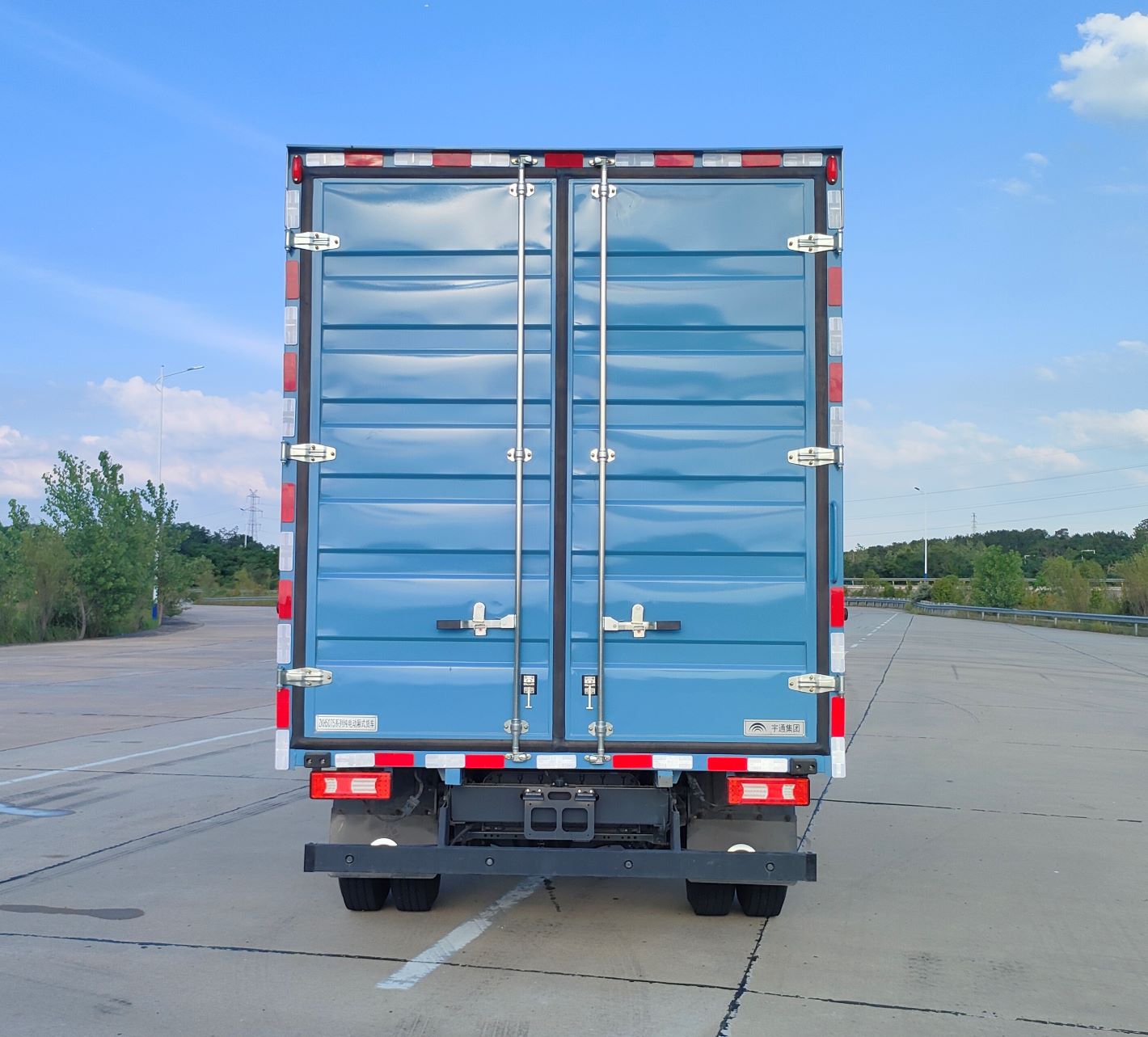 宇通牌ZKH5075XXYBEV1純電動(dòng)廂式貨車公告圖片