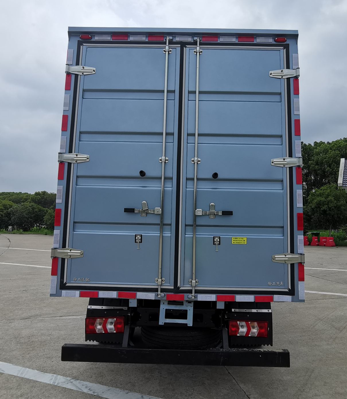 徐工牌XGA5047XXYBEVEA1純電動(dòng)廂式貨車公告圖片