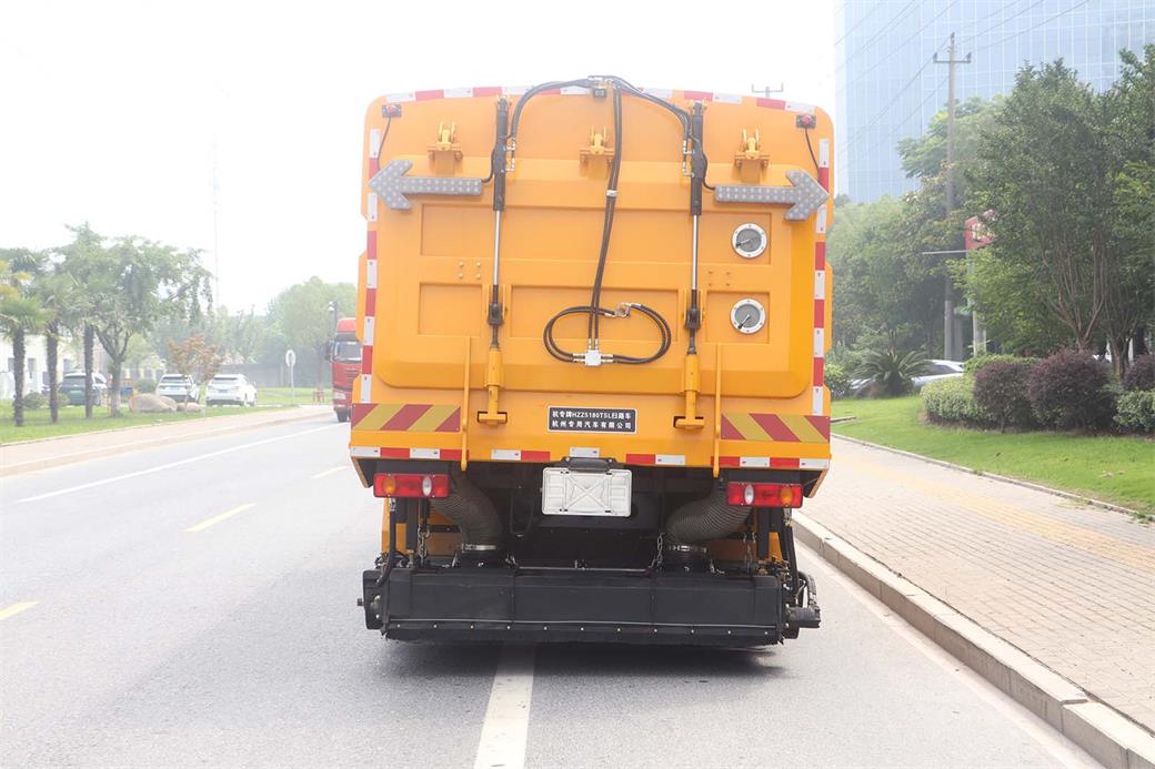 杭專牌HZZ5180TSL掃路車公告圖片
