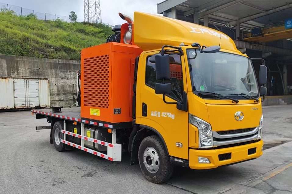 渝宏精工牌YHQ5081TQX161A護(hù)欄搶修車