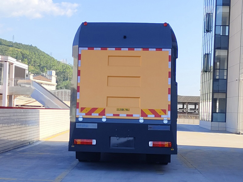 龍吸水牌FLG5170TPS159Z大流量排水搶險(xiǎn)車公告圖片