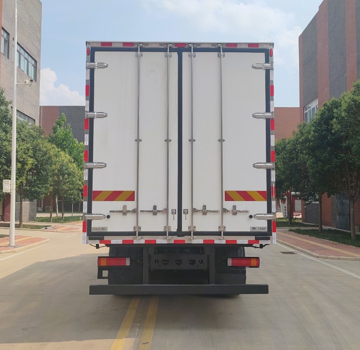 宇通牌ZKH5180XLCP1BEV1純電動(dòng)冷藏車(chē)公告圖片