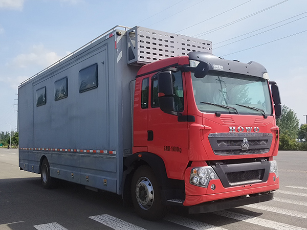 AJY5187TSYZ型宿營(yíng)車圖片