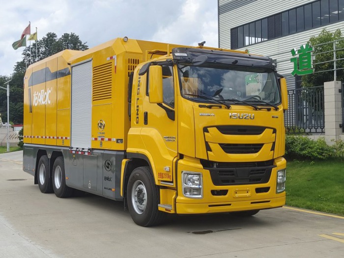 龍吸水牌FLG5220TPS158Q大流量排水搶險車