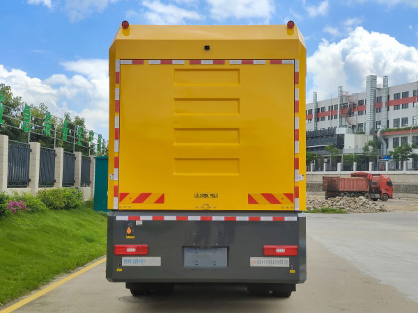 龍吸水牌FLG5220TPS158Q大流量排水搶險(xiǎn)車公告圖片