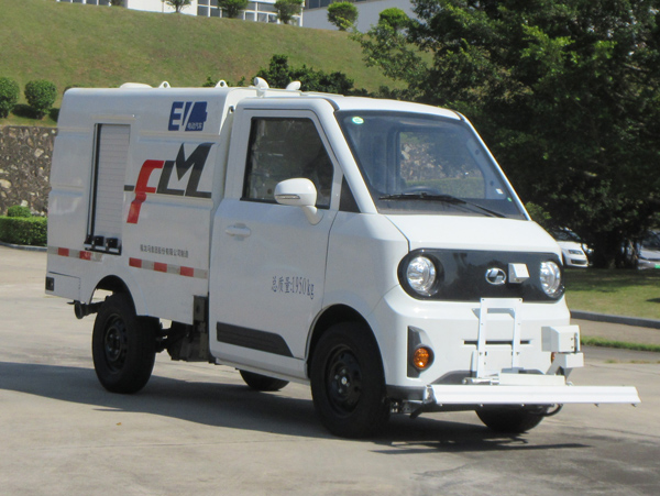 FLM5020TYHNJBEV型純電動路面養(yǎng)護(hù)車圖片