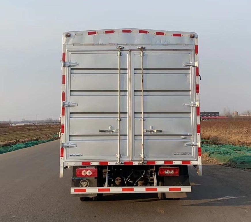 福田牌BJ5048CCY8JDA-AB2倉柵式運(yùn)輸車公告圖片