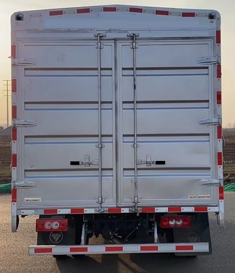 福田牌BJ5045CCY8JDA-AB1倉(cāng)柵式運(yùn)輸車(chē)公告圖片