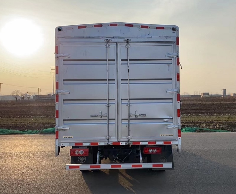 福田牌BJ5045CCY-FG倉柵式運(yùn)輸車公告圖片