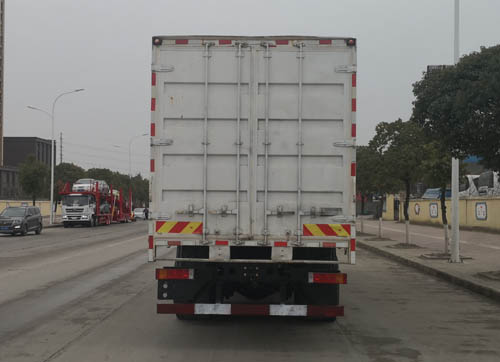 東風(fēng)牌EQ5310XXYL6D廂式運(yùn)輸車公告圖片